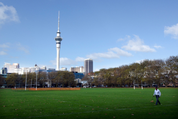 Skyline von Auckland mit dem berühmten Sky Tower